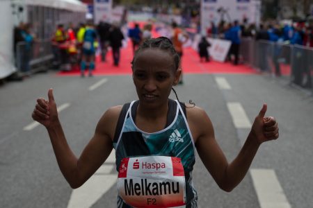 Meselech Melkamu die Siegerin des 31. Haspa Marathon