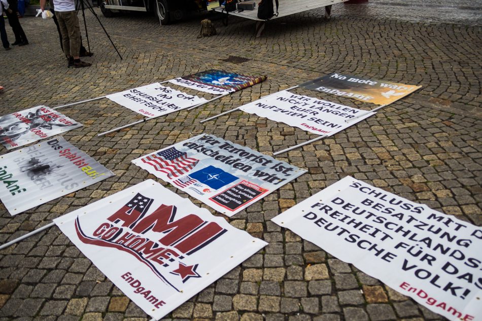 Plakate der Anti Bilderberg Demonstration von Endgame (Engagierte Demokraten gegen die Amerikanisierung Europas)