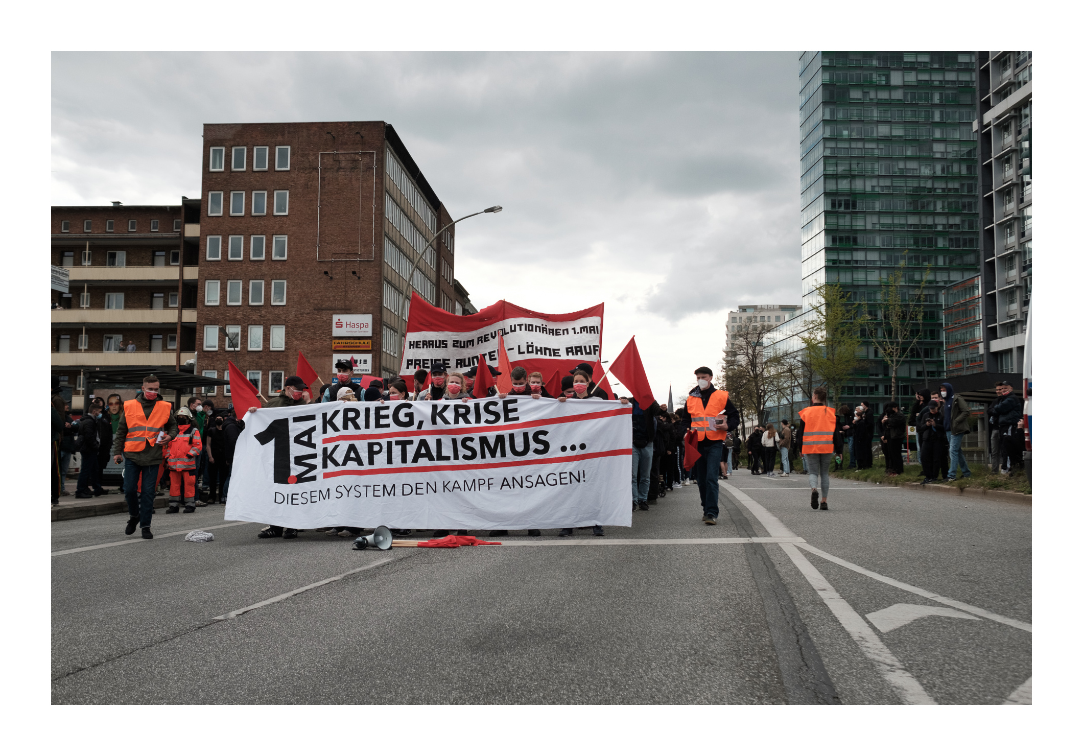 Am Startpunkt der Revolutionären 1. Mai Demonstration in Hamburg
