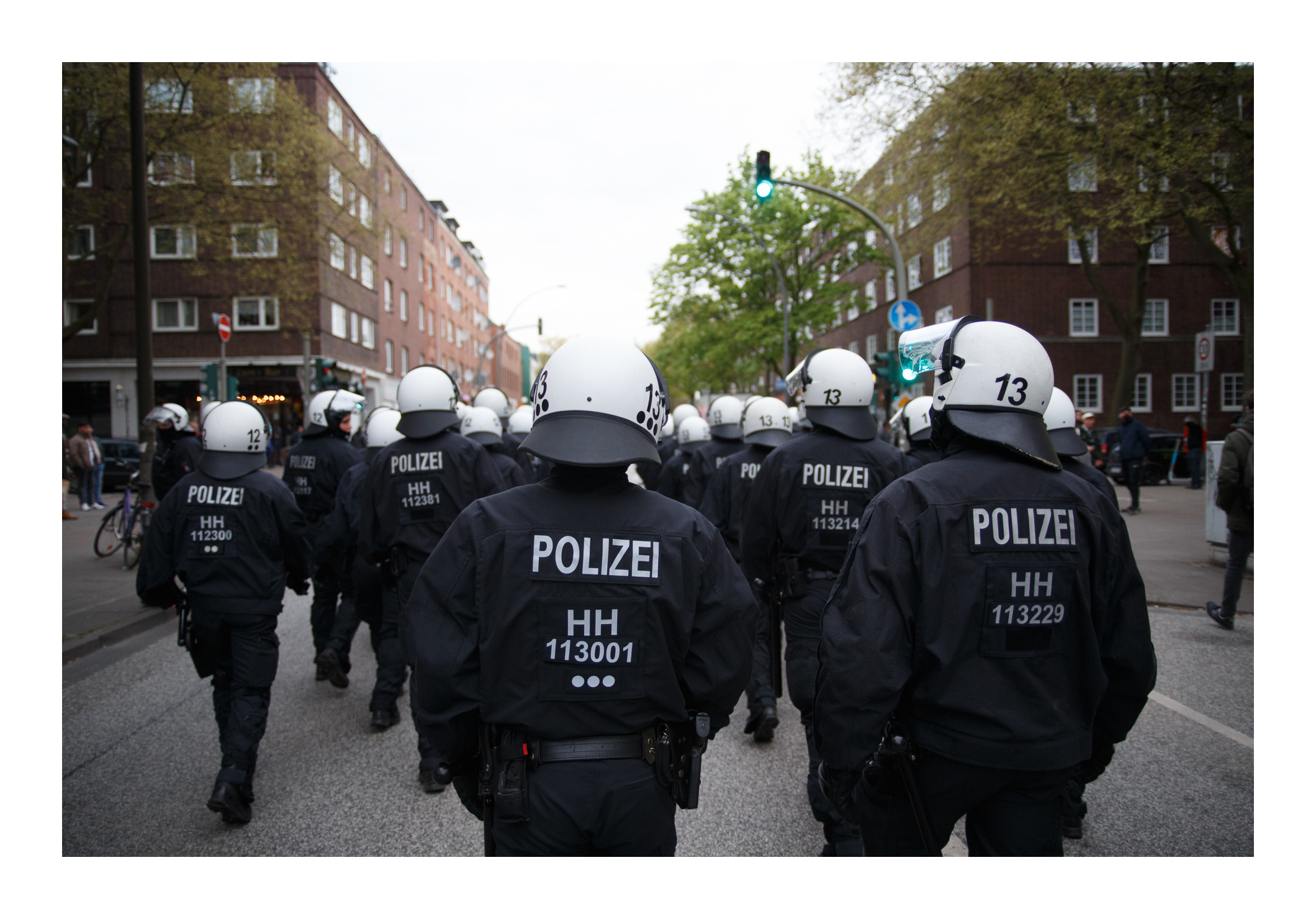 Sehr viel Polizei auch bei der Anarchistischen 1. Mai Demonstration in Hamburg