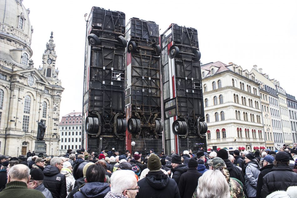 Das Kunstprojekt "Monument" wurde am 07. Februar auf dem Neumarkt in Dresden eröffnet