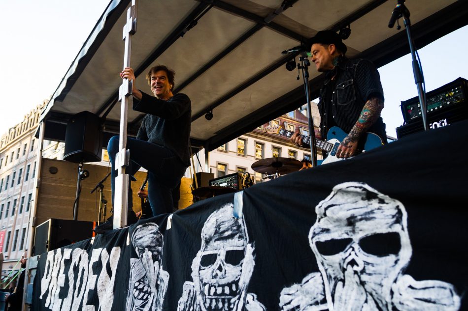Die Toten Hosen bei der Nope Demonstration am 27. März 2017 in Dresden