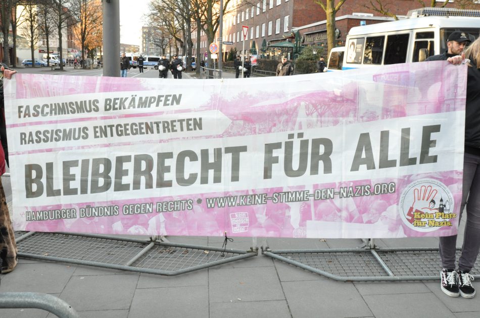 Demonstration gegen die Eröffnung des Thor Steinar Ladens in Hamburg Barmbek