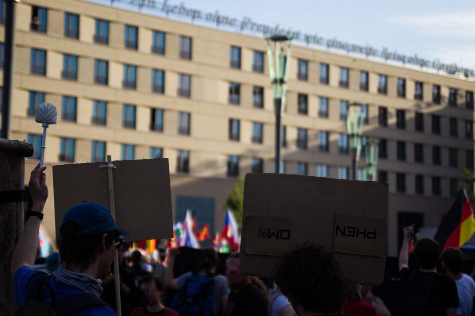 Nationalismus raus aus den Köpfen, eine der Gegendemonstrationen am Postplatz in Dresden