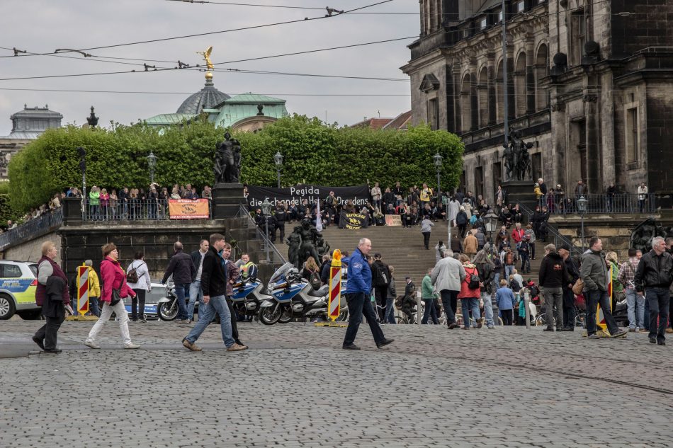 Gegenprotest bei der 1. Mai Demo von pegida in Dresden