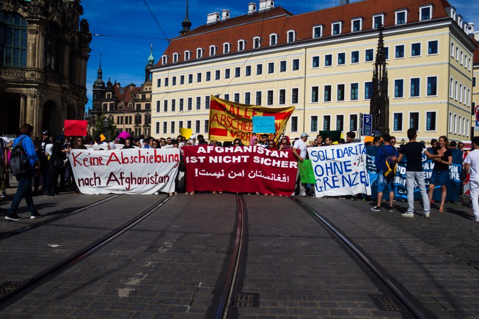 Perspektiven statt DesIntegrationspolitik/ Demo in Dresden