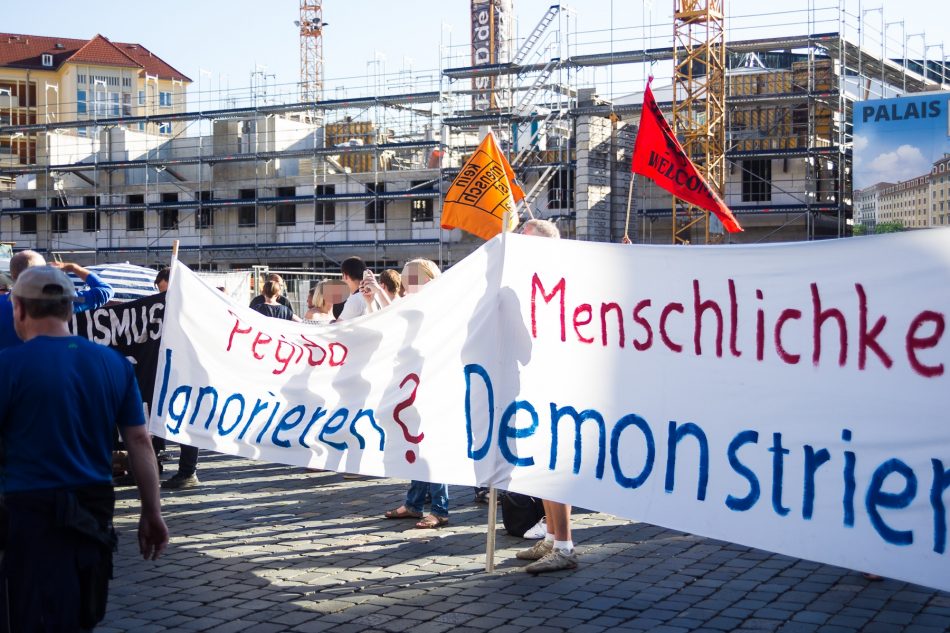 Nationalismus raus aus den Köpfen demonstriert in Dresden