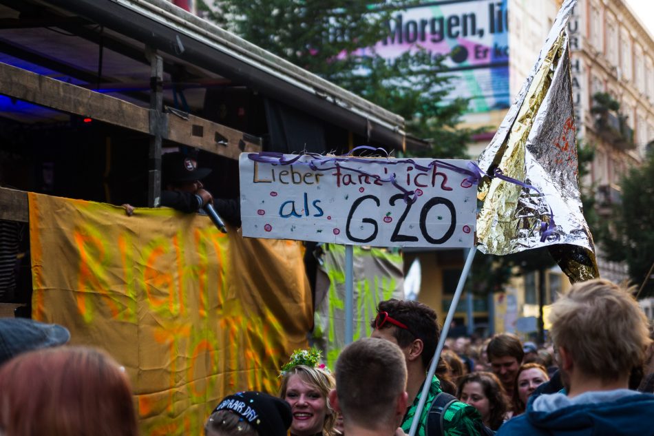 Die Nachttanzdemo Lieber tanz ich als G20 in Hamburg
