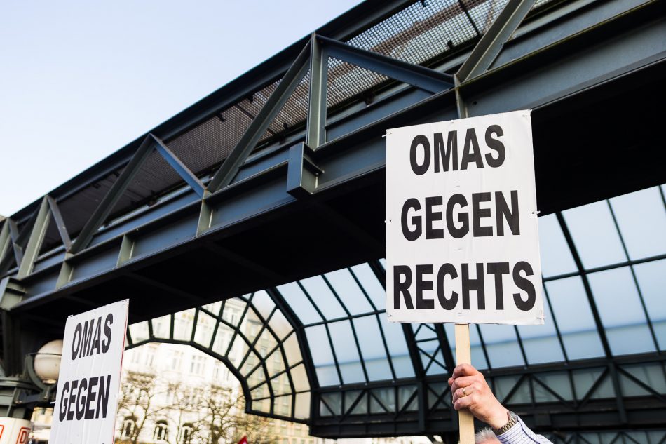 Die "Omas gegen Rechts" waren auch diesen Montag wieder bei der Gegendemonstration