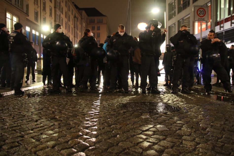 Die Polizei Sachsen stellte sich dieses mal schützend um die Gegendemonstranten