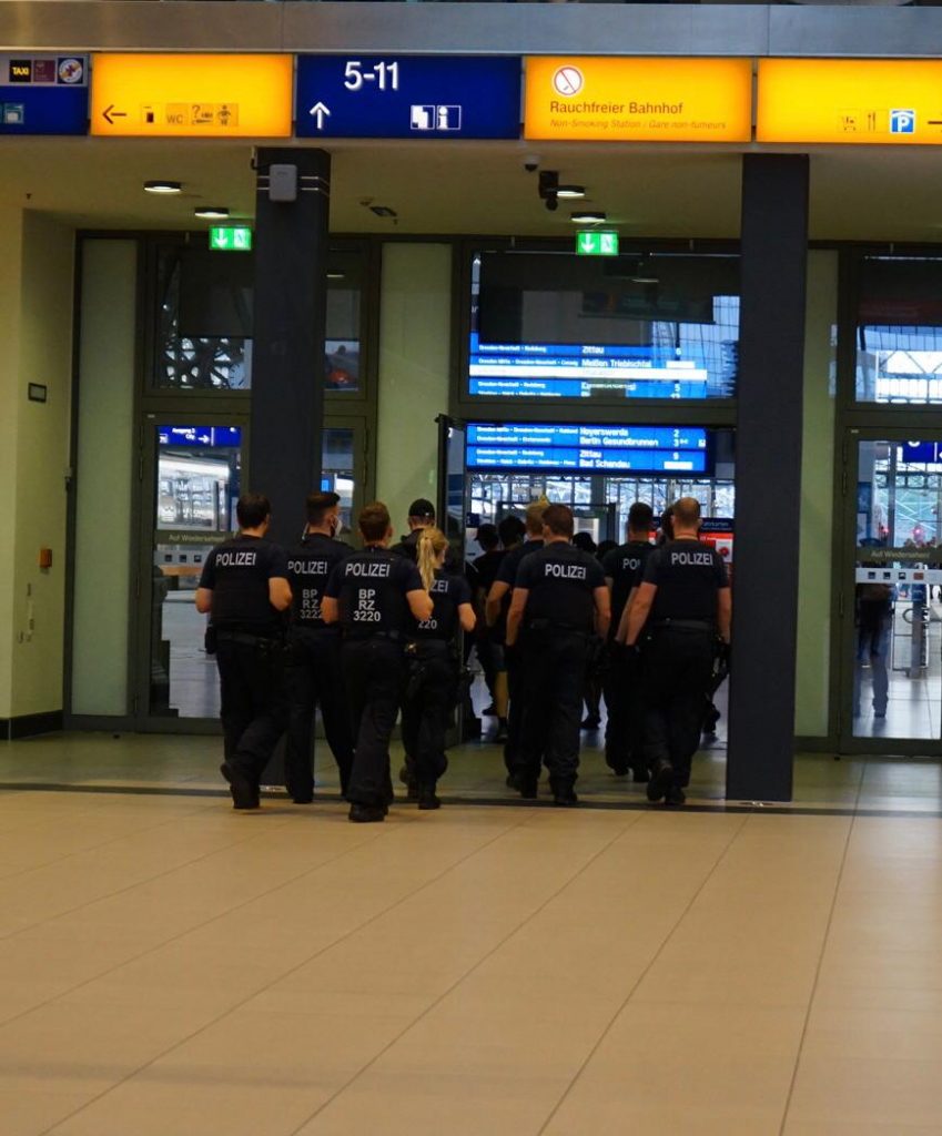Polizeikontrollen am Bahnhof Dresden