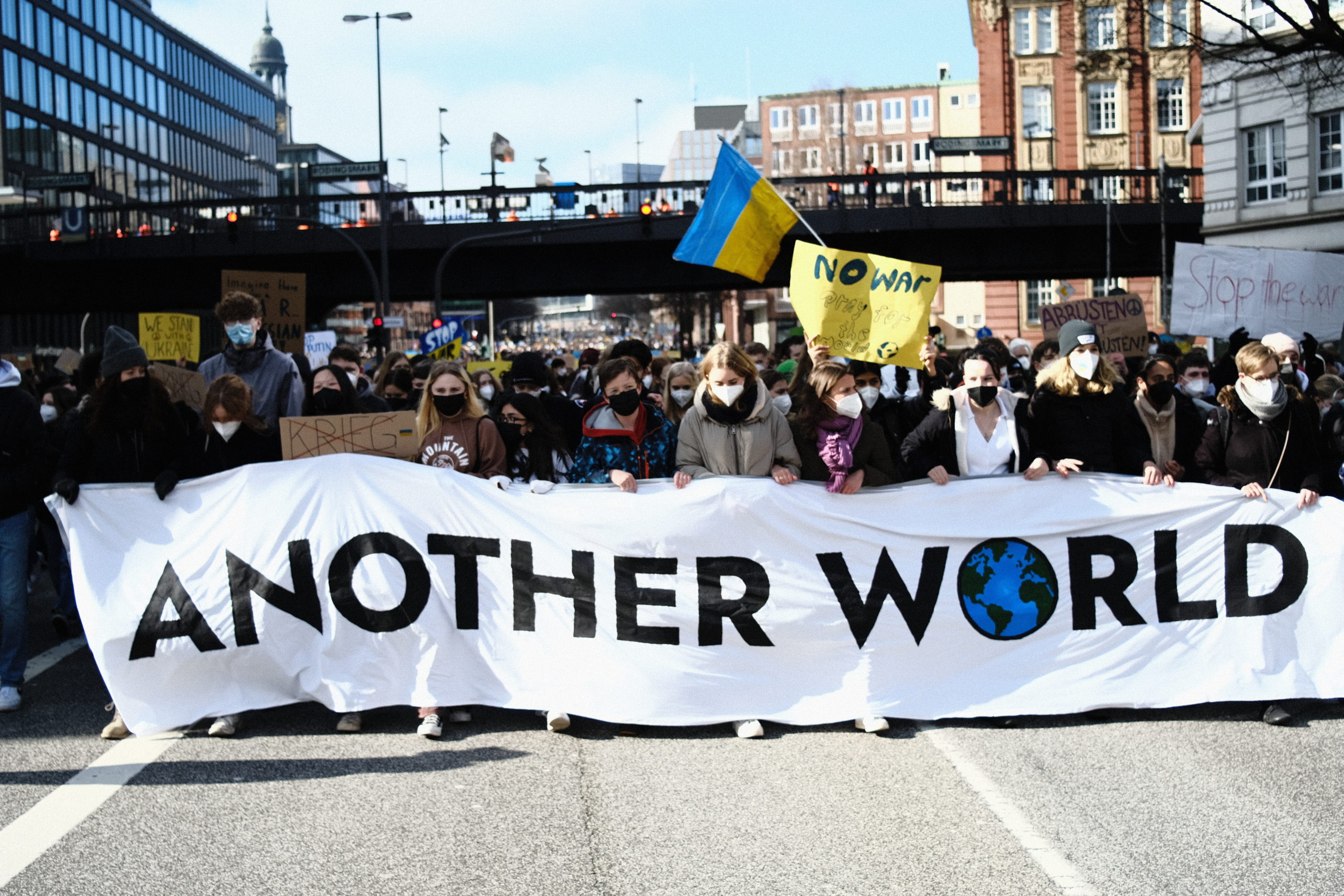 Fridays for Future Demonstration in Hamburg gegen des russischen Angriffskrieg