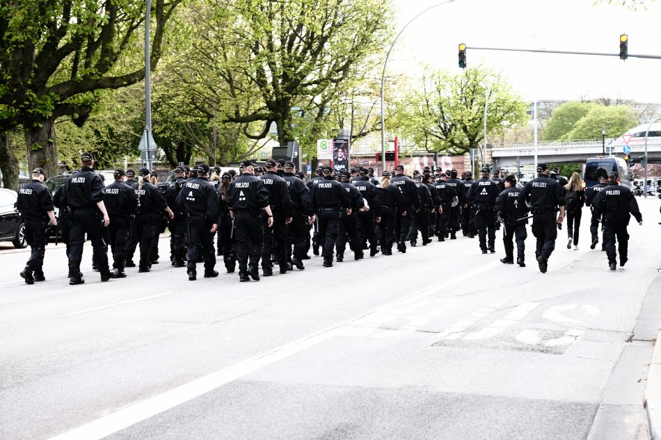 Großes Polizeiaufgebot bei der Wert hat der gibt Demonstration in Hamburg