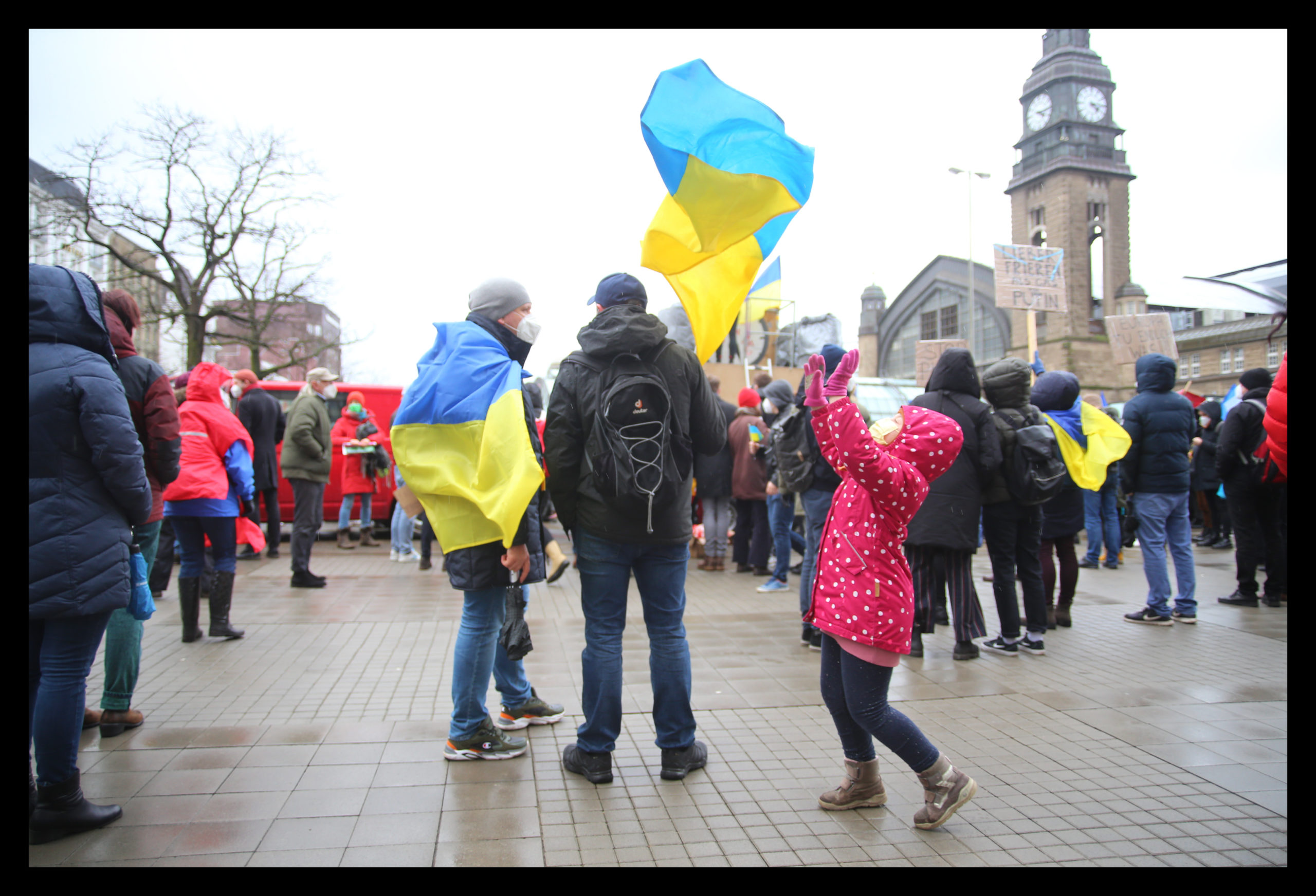 Tausende Hamburger demonstrieren für Frieden in der Ukraine