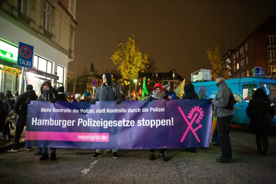 Die Demonstration gegen das Hamburger Polizeigesetz startete am Hansaplatz