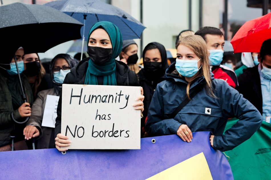 Seebrücke Demonstration in Hamburg zur Aufnahme von Menschen aus Afghanistan