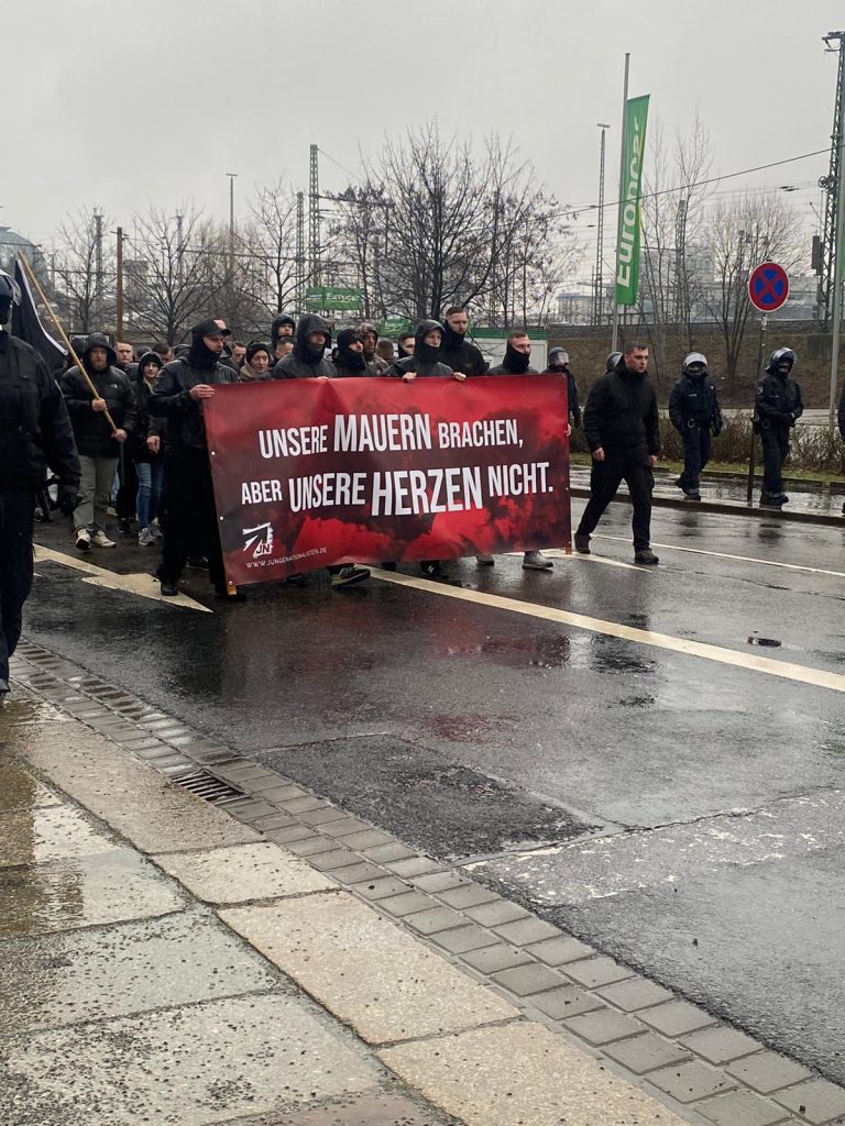 Transparent der Nazi Demonstration in Dresden