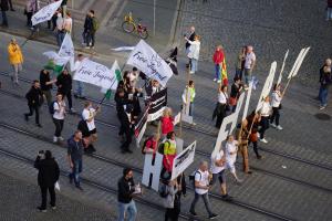 Querdenken-Demonstrationszug